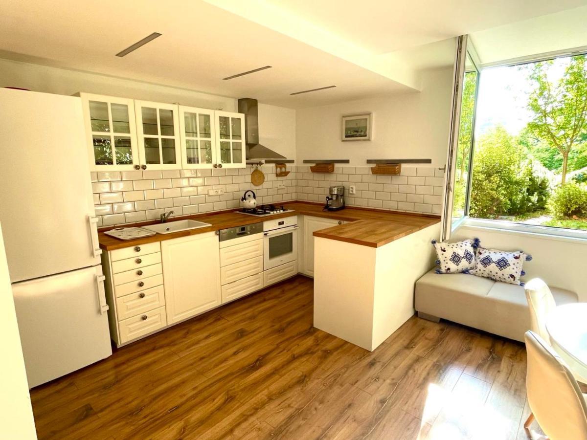 70M2 Romantic Living In The Old Town With Garden Bratislava Exterior photo