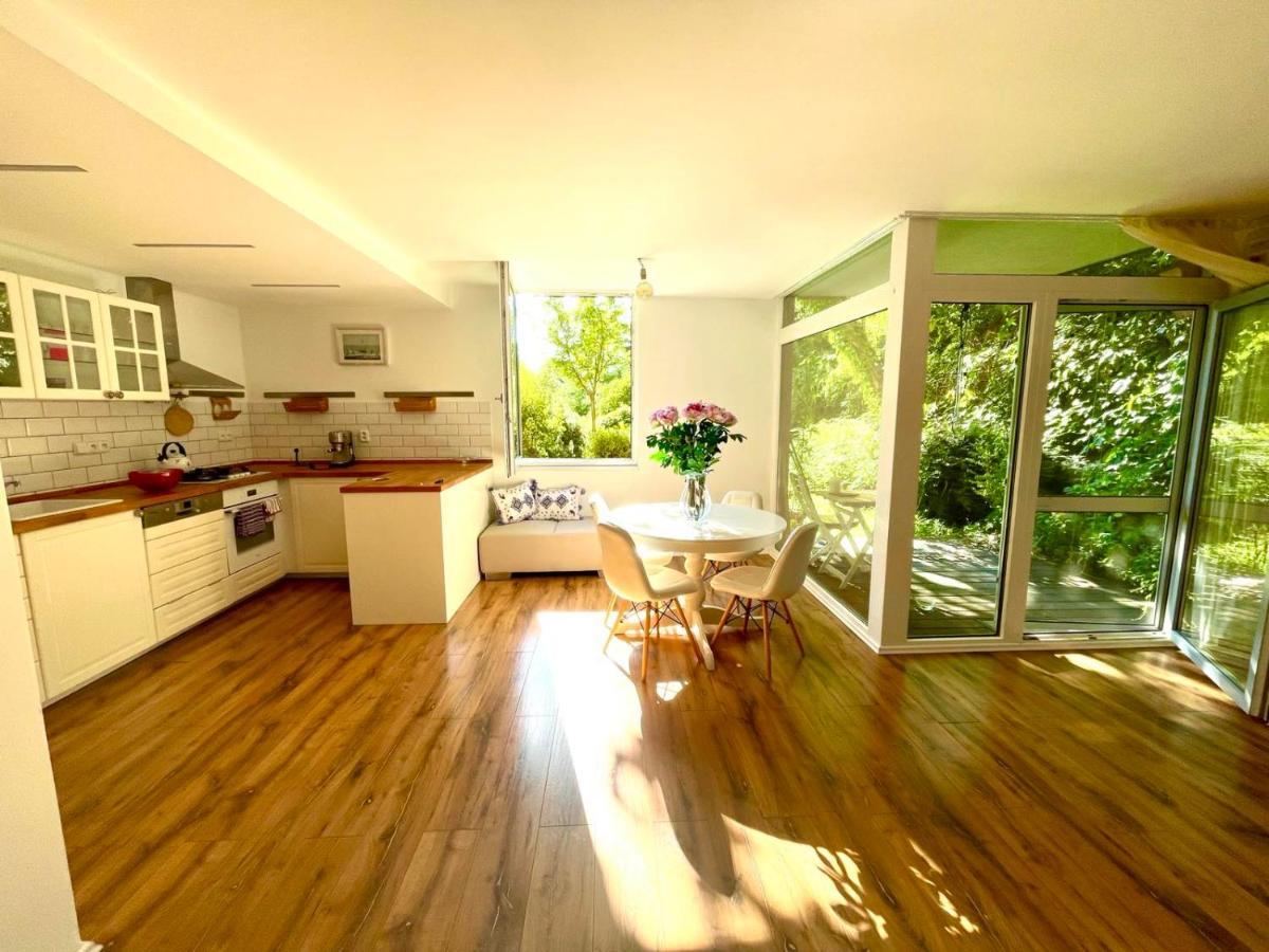 70M2 Romantic Living In The Old Town With Garden Bratislava Exterior photo