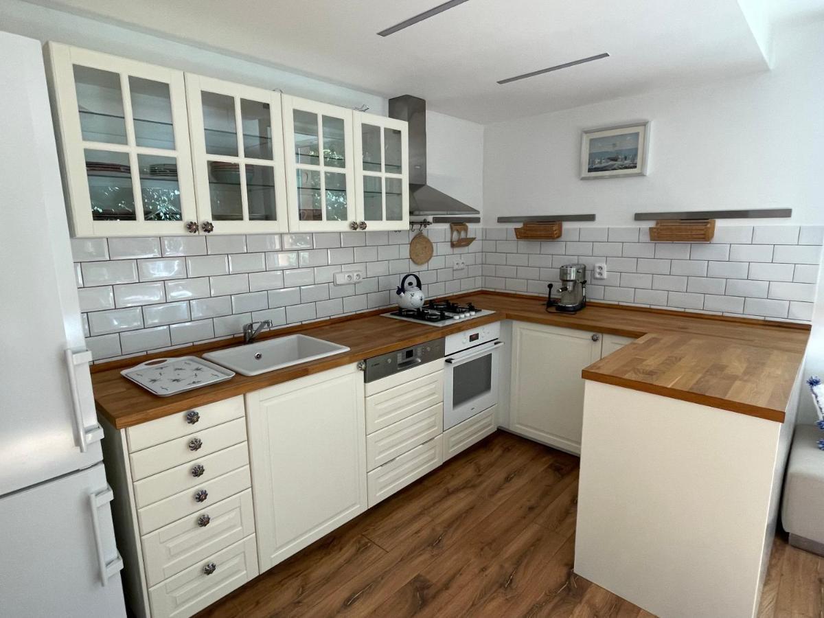 70M2 Romantic Living In The Old Town With Garden Bratislava Exterior photo