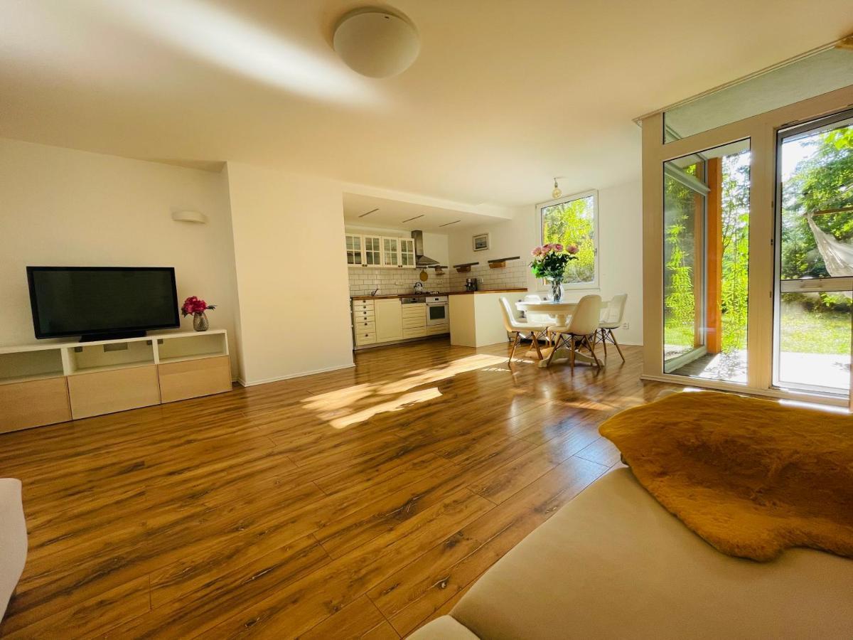 70M2 Romantic Living In The Old Town With Garden Bratislava Exterior photo